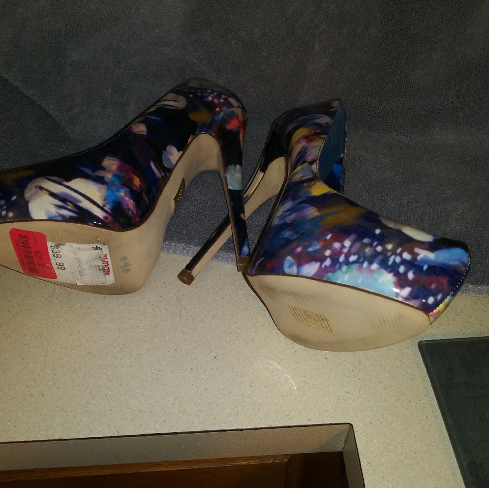 Pumps - Picture 2 of 2
